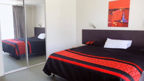 John And Agnes - Sunshine Coast Guide 1