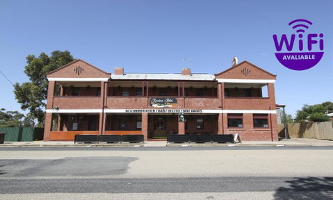 Kaneira Hotel - Sunshine Coast Guide 0
