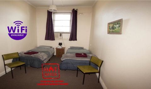 Kaneira Hotel - Sunshine Coast Guide 1