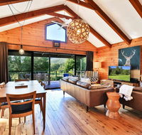 Kangaroo Valley Timber Cabin - Sunshine Coast Guide