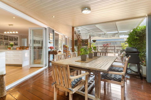 KARINYA - MORNINGTON - Sunshine Coast Guide 0