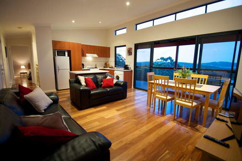 Karrak Reach Forest Retreat - Sunshine Coast Guide 2