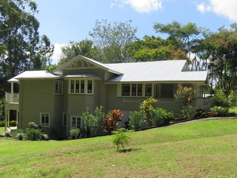 Keillor Lodge - Sunshine Coast Guide 2