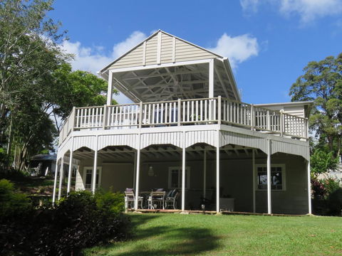 Keillor Lodge - Sunshine Coast Guide 3
