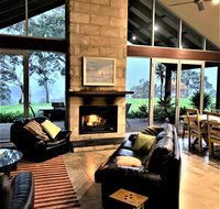 Kenwood Bank Vineyard Retreat - Sunshine Coast Guide