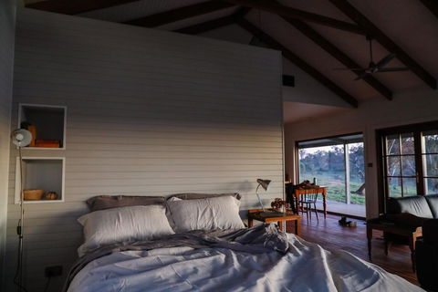 Kestrel Nest EcoHut - Sunshine Coast Guide 2