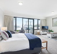 King size studio with water view walk to the city - Sunshine Coast Guide