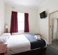 Knickerbocker Hotel - Sunshine Coast Guide