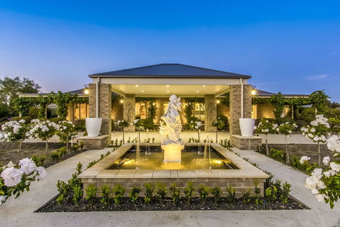 La Bella Vita - Sunshine Coast Guide 0