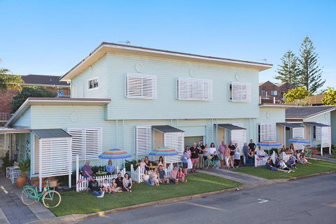 La Costa Beachside Motel - Sunshine Coast Guide 1