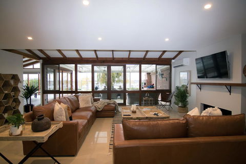 Lake House 61 Mulwala - Sunshine Coast Guide 1