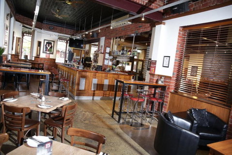 Lake Inn - Ballarat - Sunshine Coast Guide 1