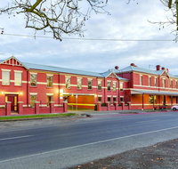 Lake Inn - Ballarat - Sunshine Coast Guide