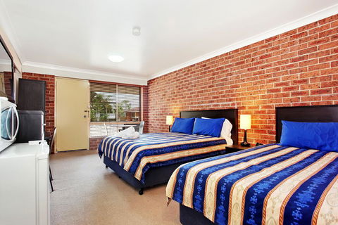 Lake Macquarie Motor Inn - Sunshine Coast Guide 2