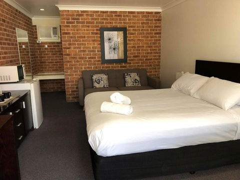 Lake Macquarie Motor Inn - Sunshine Coast Guide 1