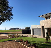 Lake Resort on Black Bull - Sunshine Coast Guide