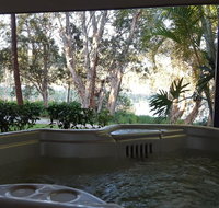 Lake Russell Lakeside Retreat - Sunshine Coast Guide