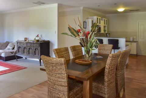 Lake Tyrrell Accommodation LTA - Sunshine Coast Guide 1