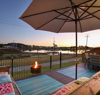 Lakeside Deck House - Sunshine Coast Guide