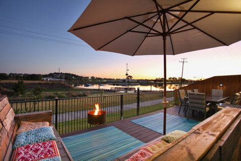 Lakeside Deck House - Sunshine Coast Guide 0