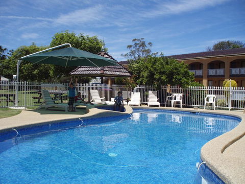 Lakeview Motel - Sunshine Coast Guide 1