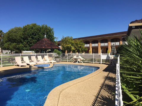 Lakeview Motel - Sunshine Coast Guide 3