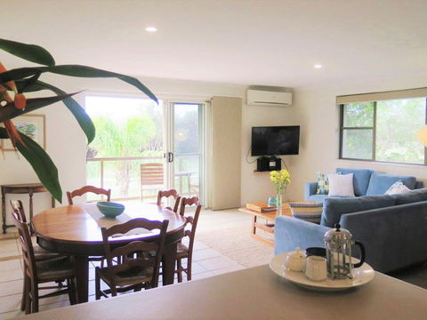 Lawson Beachfront - Sunshine Coast Guide 2