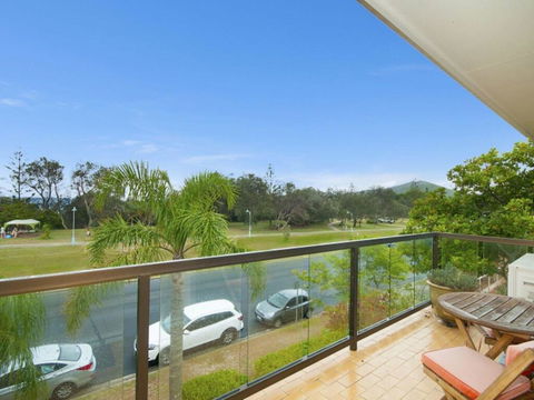 Lawson Beachfront - Sunshine Coast Guide 1