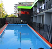 Le George Motel - Sunshine Coast Guide