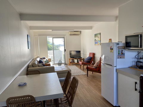 Leisure-Lee Holiday Apartments - Sunshine Coast Guide 3