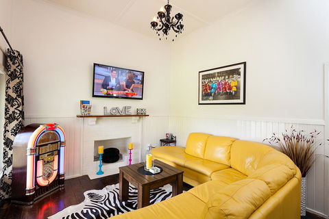 Lemon Cottage - Sunshine Coast Guide 1