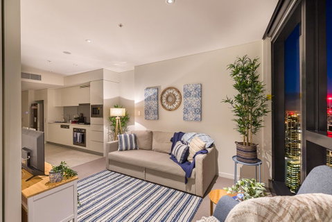 Level 77 Skytower Retreat In CBD - Sunshine Coast Guide 3