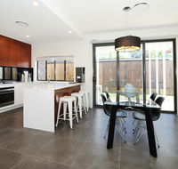 Lewis Street Apartments by Kirsten Serviced Accommodation - Sunshine Coast Guide