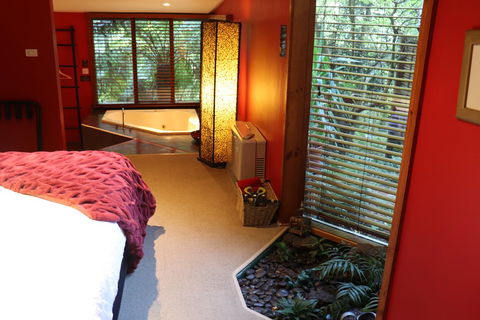 Linden Gardens Rainforest Retreat - Sunshine Coast Guide 0