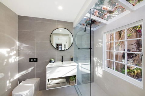 Luxury Designer Paddington Cottage + FREE WIFI - Sunshine Coast Guide 1