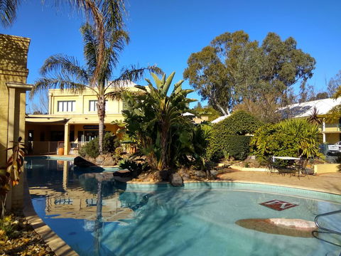 Madison Spa Motel - Adults Only - Sunshine Coast Guide 0