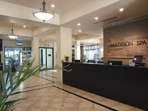 Madison Spa Motel - Adults Only - Sunshine Coast Guide 3