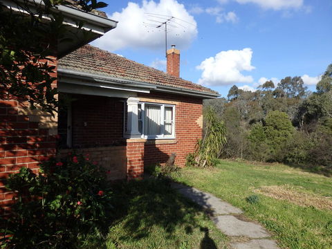 Mandall Avenue - Sunshine Coast Guide 0