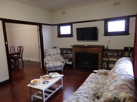 Mandall Avenue - Sunshine Coast Guide 3