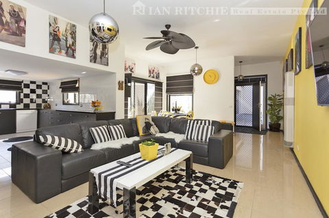 Marilyns Place: Private + Spacious + Central - Sunshine Coast Guide 0