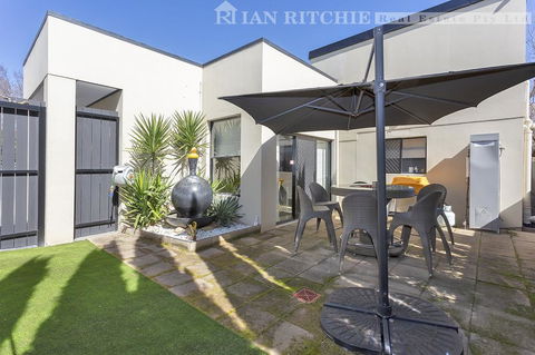 Marilyns Place: Private + Spacious + Central - Sunshine Coast Guide 1