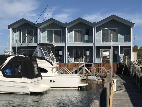 Marina View Chalets - Sunshine Coast Guide 2