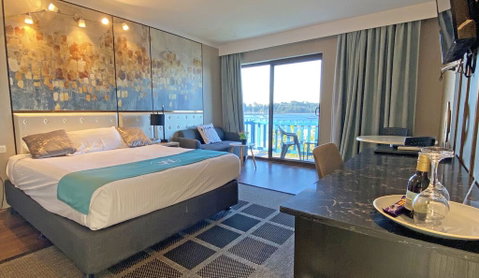 Mariners On The Waterfront - Sunshine Coast Guide 0