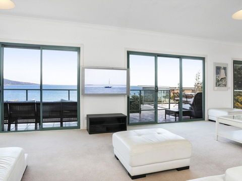 Martha's Villa - Sunshine Coast Guide 1