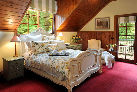 Mary Cards Coach House - Sunshine Coast Guide 1