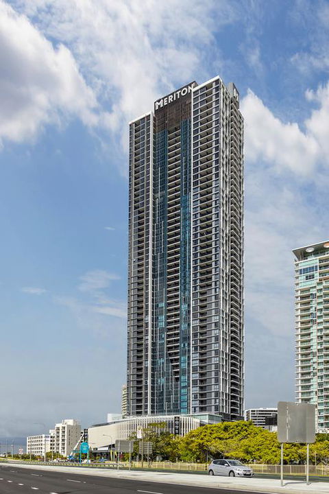 Meriton Suites Southport - Sunshine Coast Guide 3