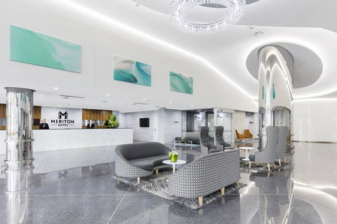 Meriton Suites Southport - Sunshine Coast Guide 1