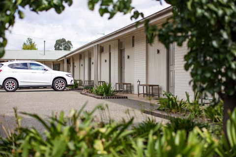 Merivale Motel - Sunshine Coast Guide 3