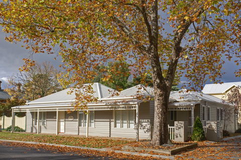 Mews Cottages - Sunshine Coast Guide 0