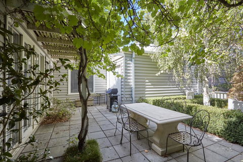 Mews Cottages - Sunshine Coast Guide 1
